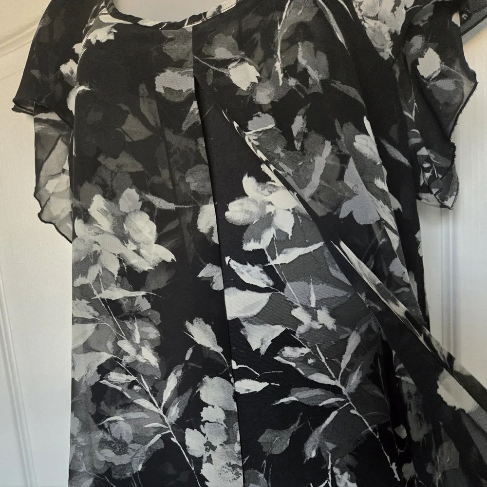 🐟🐟Roz and Ali Black and Grey Floral Chiffon Blouse Size Large